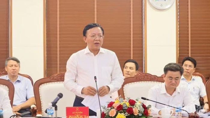 Đồng chí Lê Huyền, Phó Chủ tịch Ủy ban nhân dân tỉnh phát biểu. (Ảnh: VŨ TÂN)