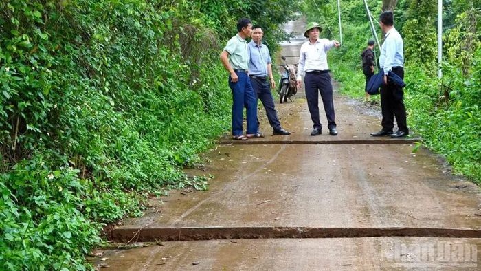 Chính quyền địa phương bố trí lực lượng theo dõi thường xuyên và xây dựng phương án ứng phó khi có sự cố xảy ra.