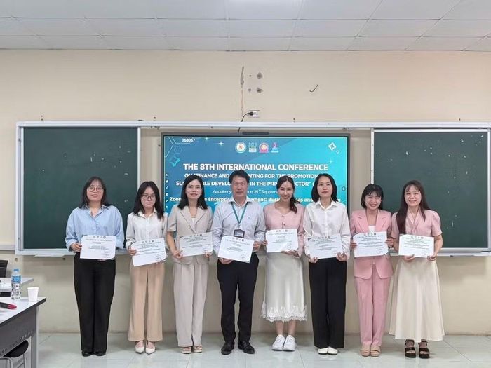 Các diễn giả tham gia báo cáo tại chuyên đề. (Ảnh: PV)