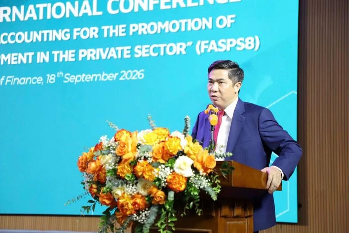 Nhà giáo ưu tú, Phó Giáo sư, Tiến sĩ Nguyễn Đào Tùng - Giám đốc Học viện Tài chính phát biểu tại hội thảo. (Ảnh: PV)