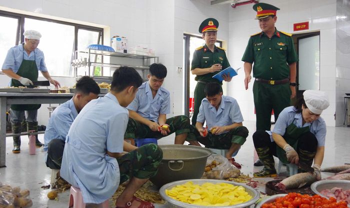 Vệ sinh an toàn thực phẩm luôn được đặt lên hàng đầu.