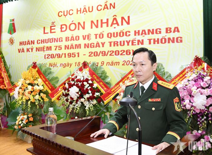 Đại tá Trương Mạnh Cường, Cục trưởng Cục Hậu cần trình bày diễn văn tại buổi lễ.