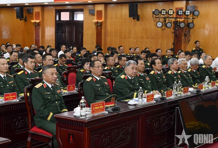 Các đại biểu tham dự buổi lễ.