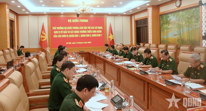  Các đại biểu dự buổi làm việc.
