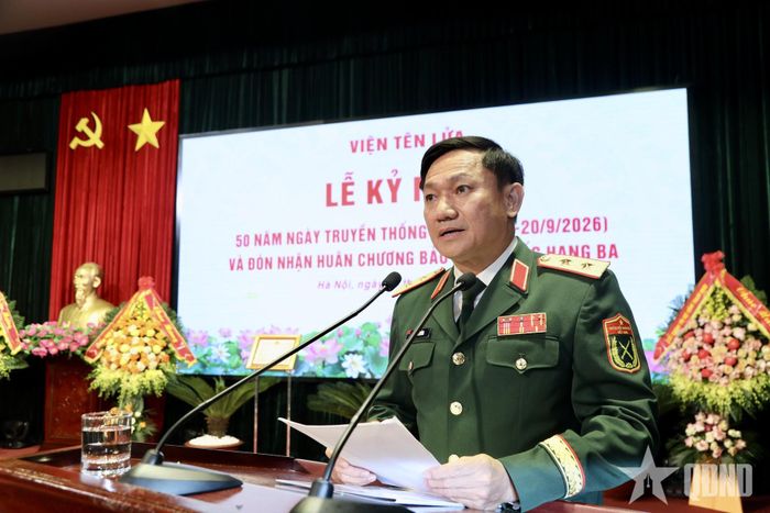 Trung tướng Lê Văn Hướng phát biểu tại buổi lễ. 