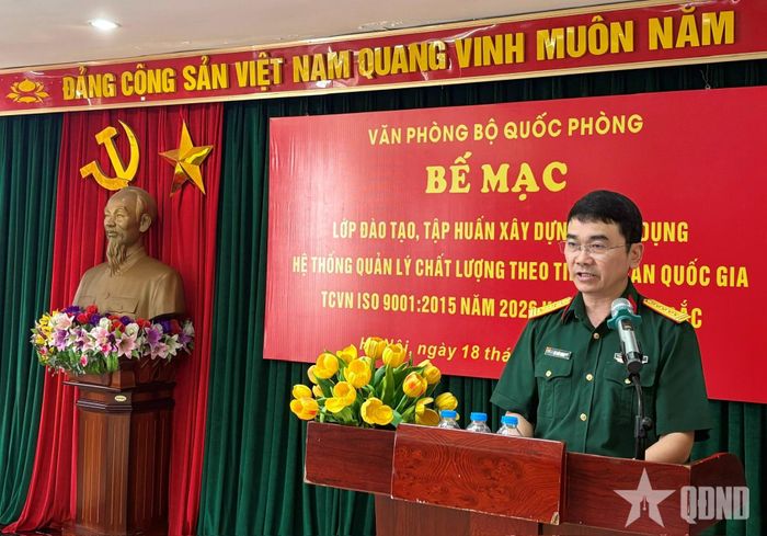 Đại tá Lê Viết Hoan, Trưởng phòng Nghiên cứu cải cách hành chính, Văn phòng Bộ Quốc phòng phát biểu bế mạc lớp tập huấn.