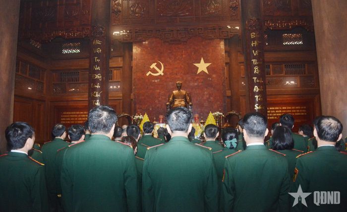 Lễ báo công diễn ra trang nghiêm, thành kính.