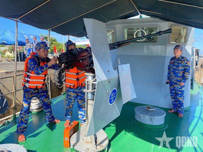 Lớp tập huấn thực hành nội dung huấn luyện chiến đấu. 