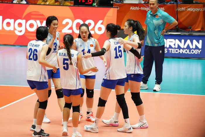  Thi đấu quyết tâm, đội tuyển bóng chuyền nữ Việt Nam thắng set 3. Ảnh: HIỂN TRẦN  