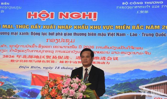  Đồng chí Lò Văn Cương, Ủy viên Ban Thường vụ Tỉnh ủy, Phó chủ tịch Thường trực UBND tỉnh Điện Biên phát biểu tại hội nghị. 