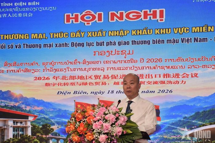 Đồng chí Vũ Bá Phú, Cục trưởng Cục xúc tiến thương mại, Bộ Công thương phát biểu tại hội nghị. 