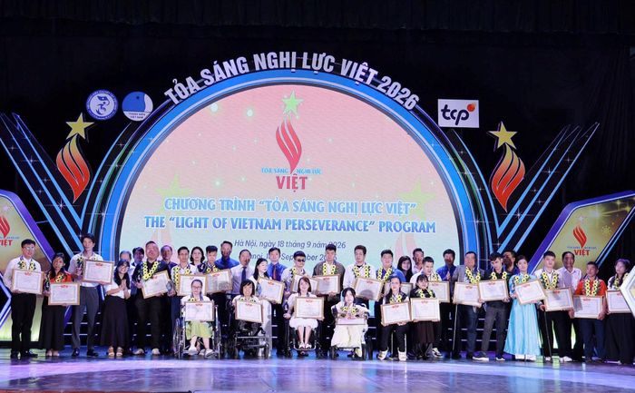  Chương trình "Tỏa sáng nghị lực Việt" năm 2026 vinh danh 26 thanh niên khuyết tật tiêu biểu. Ảnh: LÂM HẢI 