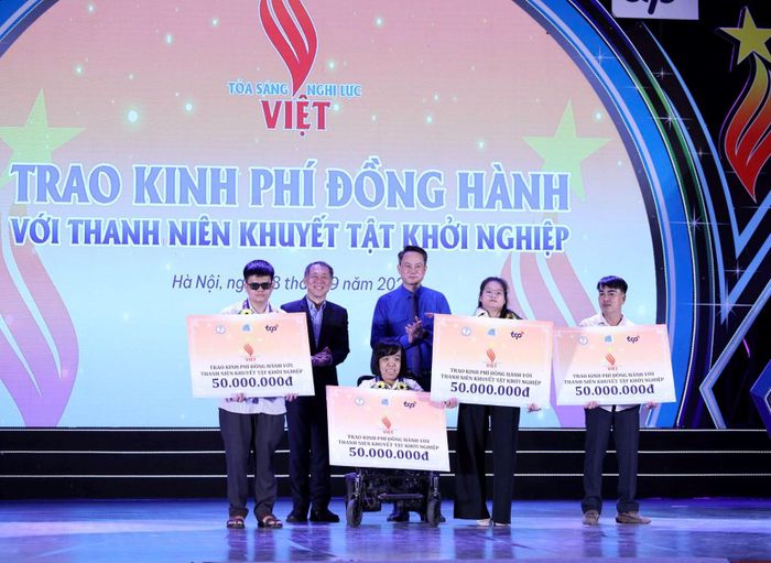  Bốn dự án khởi nghiệp xuất sắc của thanh niên khuyết tật nhận hỗ trợ tại chương trình. Ảnh: LÂM HẢI