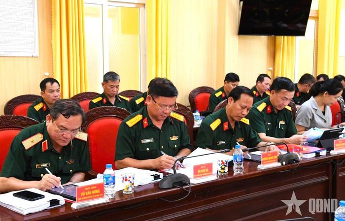 Các đại biểu dự hội nghị bàn giao chức vụ Chỉ huy trưởng Bộ CHQS tỉnh Quảng Ngãi.