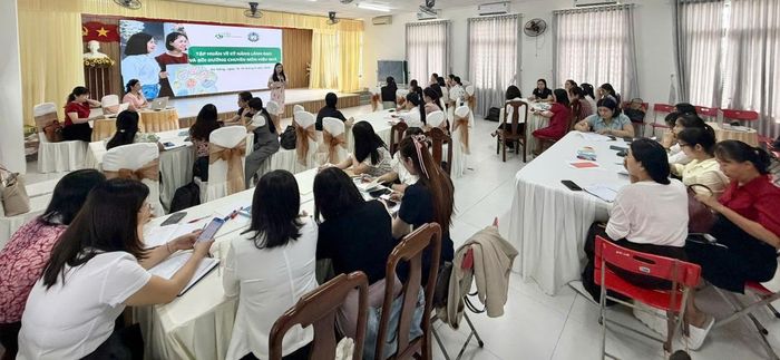 Các cán bộ quản lý mầm non trên địa bàn TP Đà Nẵng tham gia tập huấn công tác lãnh đạo trường học trong giai đoạn mới.