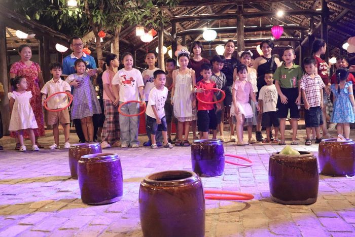 Trò chơi dân gian tại chương trình “Trung thu xưa 2026”.