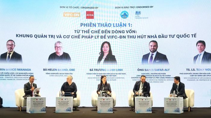 Các chuyên gia, diễn giả chia sẻ tại Diễn đàn.
