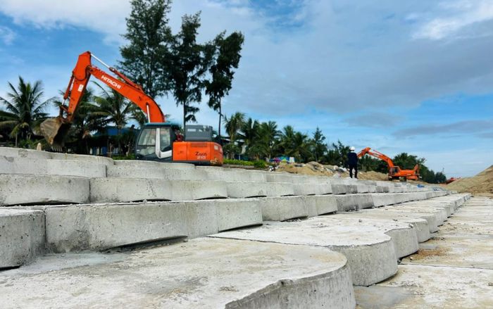 Khắc phục khẩn cấp xói lở bờ biển Hội An vẫn còn nhiều hạng mục chưa hoàn thành.