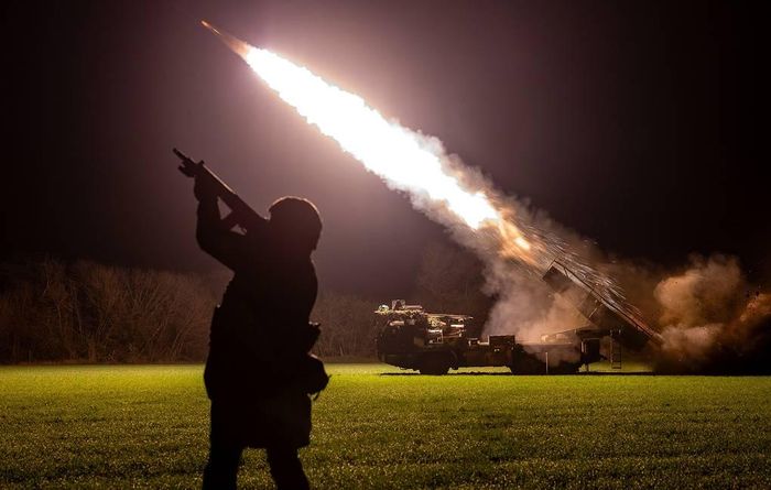 Tên lửa Nga tấn công các mục tiêu ở Ukraine. Ảnh: TASS