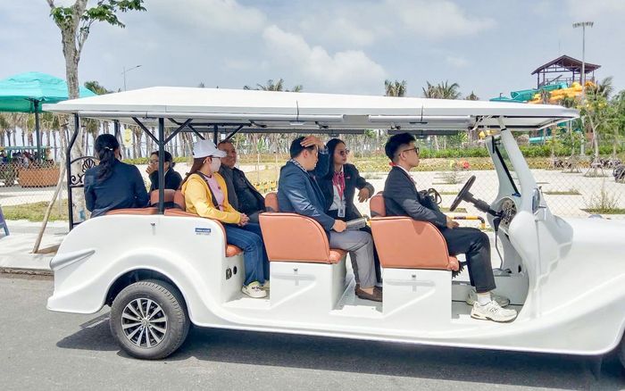 Xe 4 bánh gắn động cơ từng là phương tiện được các nhóm du khách lựa chọn khi đến Vũng Tàu. Ảnh: THÀNH HUY