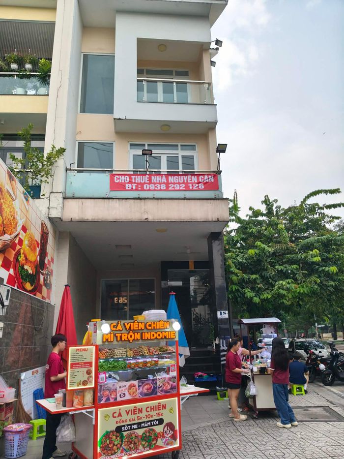  Hiện địa điểm của Trung tâm Nhật ngữ Shizen đã thông báo cho thuê mặt bằng. Ảnh: Đặng Trinh 