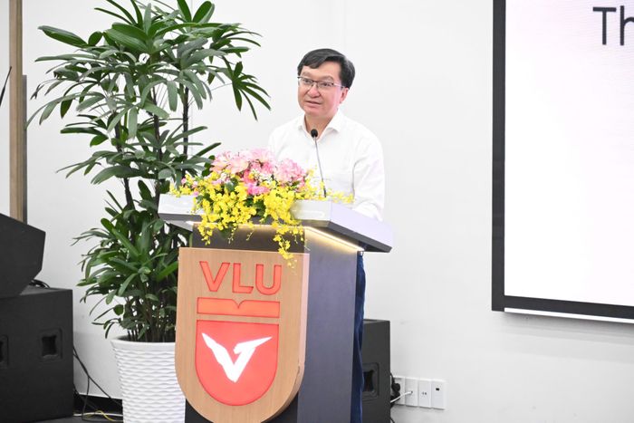  Phó Giám đốc Sở GD-ĐT TPHCM Nguyễn Bảo Quốc cho hay, tới đây ngành giáo dục và đào tạo sẽ tập trung công tác đào tạo, bồi dưỡng giáo viên. 