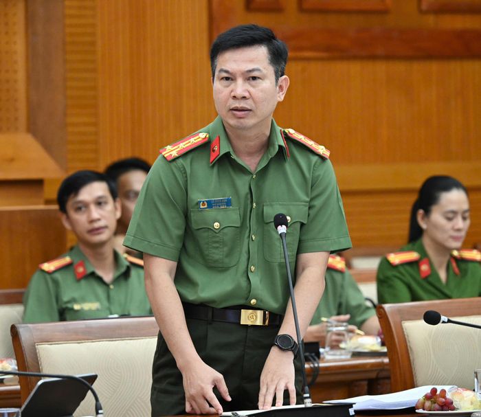  Đại diện Công an TPHCM báo cáo về công tác đảm bảo an toàn, an ninh thông tin. Ảnh: VIỆT DŨNG 
