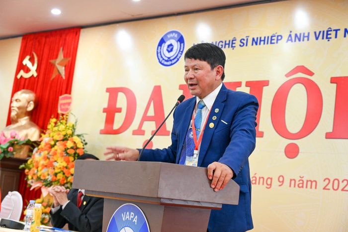  NSNA Đoàn Hoài Trung, Chủ tịch Hội Nghệ sĩ Nhiếp ảnh TPHCM phát biểu tại Đại hội 