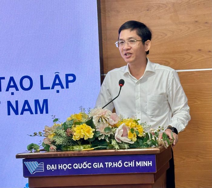  PGS-TS Hoàng Công Gia Khánh, Hiệu trưởng Trường ĐH Kinh tế - Luật, Đại học Quốc gia TPHCM phát biểu tại hội thảo. Ảnh: THANH HIỀN 