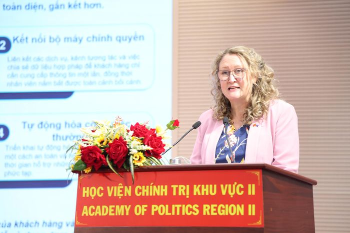 Bà Vanessa Roarty, Giám đốc quốc gia, Cơ quan Dịch vụ Australia, phát biểu. Ảnh: LÊ THOA