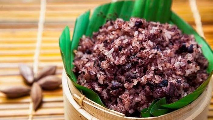 Món xôi trám đen đặc sản Cao Bằng (Ảnh: Sưu tầm)