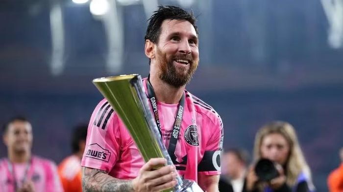 Ở cấp CLB, Messi cũng cán mốc 100 bàn cho Inter Miami trong chiến thắng 2-0 trước Cruz Azul tại Campeones Cup.