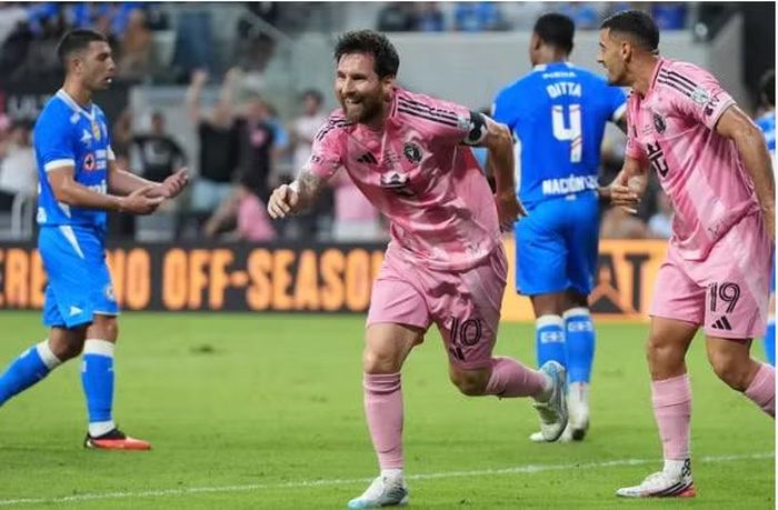 Messi hiện giữ kỷ lục 8 Quả bóng Vàng. Lễ trao giải năm nay dự kiến diễn ra ngày 26/10 tại London.