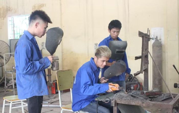 Thực hành tại Trường Trung cấp nghề Thanh, Thiếu niên khuyết tật, đặc biệt khó khăn Thanh Hóa. Ảnh: NTCC