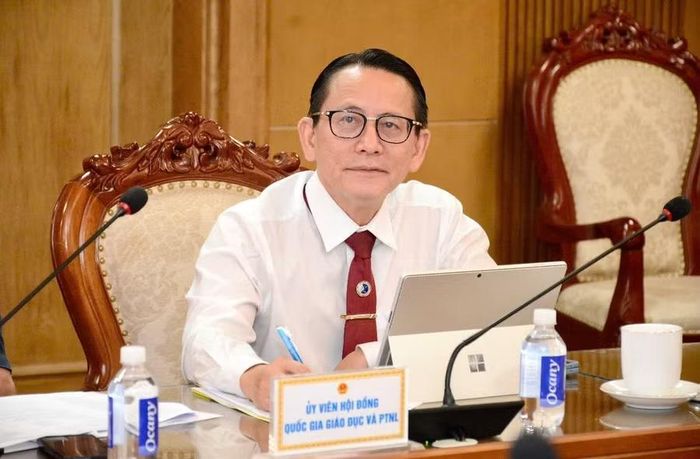 GS.TSKH.BS Dương Quý Sỹ.