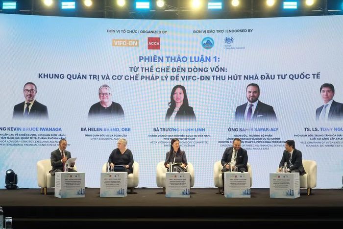 Các đại biểu thảo luận tại Diễn đàn.