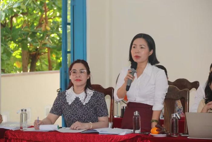 Đại diện Trường THCS Nam Nha Trang báo cáo. (Ảnh: Hà Trang)