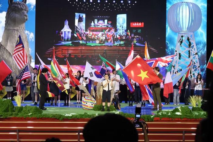 Sự kiện Cultural Fair hay Scholar’s Ball, tự tin giới thiệu hình ảnh đất nước, con người Việt Nam đến bạn bè 5 châu trong khuôn khổ cuộc thi.