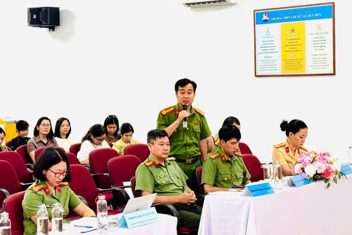 Đại biểu trao đổi tại buổi tọa đàm.