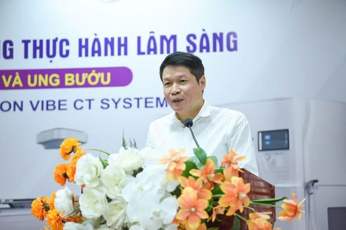 TS.BS Nguyễn Mạnh Hùng, Chủ tịch HĐQT Công ty Cổ phần Bệnh viện Quốc tế Hoàn Mỹ chia sẻ tại sự kiện.