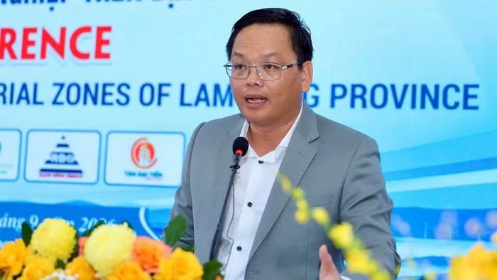 Ông Nguyễn Anh Trang, Tổng Giám đốc Công ty Hoàng Quân Bình Thuận thảo luận tại hội nghị.