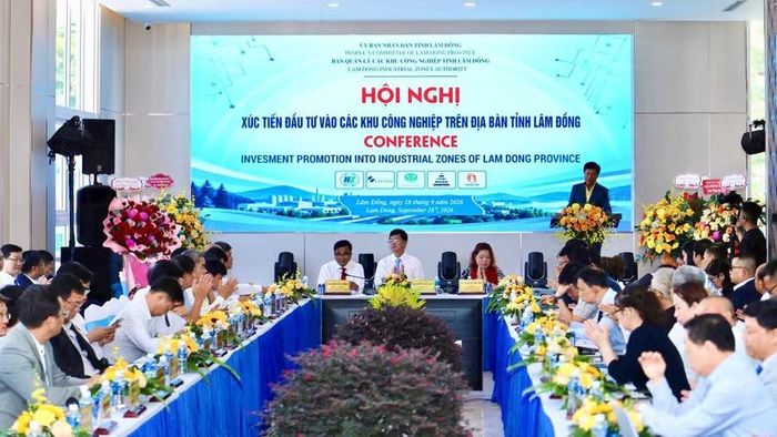 Quang cảnh Hội nghị xúc tiến đầu tư vào các Khu công nghiệp tỉnh.