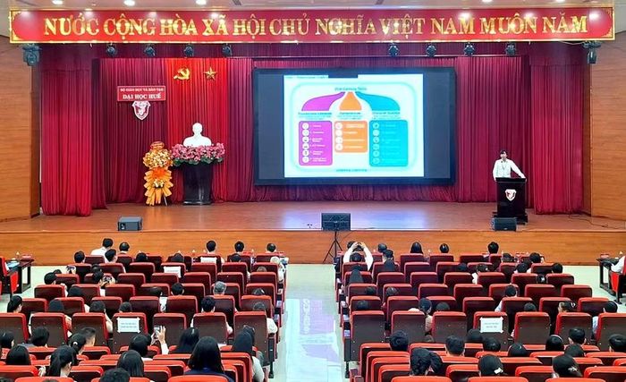 Nhiều kinh nghiệm thực tế được diễn giả chia sẻ đến sinh viên muốn khởi nghiệp thời công nghệ.