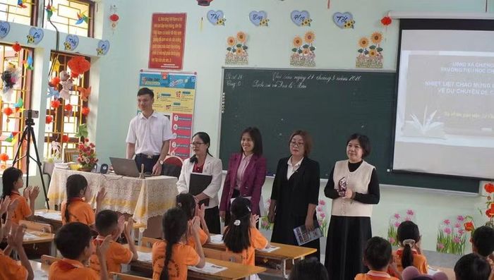Một buổi sinh hoạt chuyên đề tại Trường Tiểu học Chiềng Sinh.