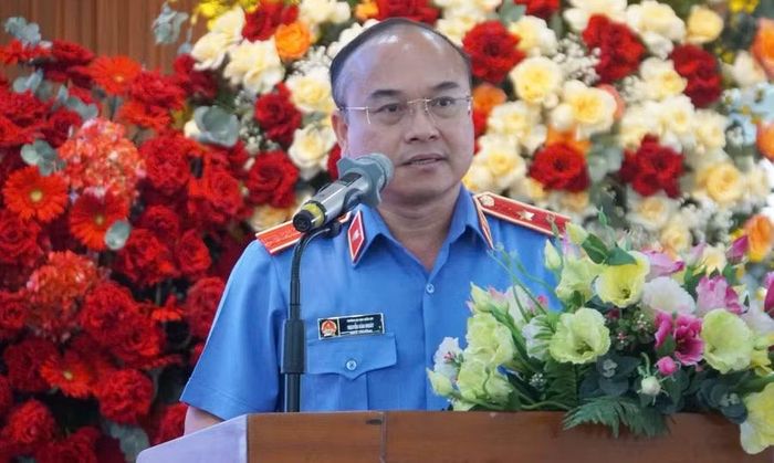 TS Nguyễn Văn Khoát, Hiệu trưởng Trường Đại học Kiểm sát phát biểu tại lễ khai giảng. Ảnh: Mạnh Tùng.