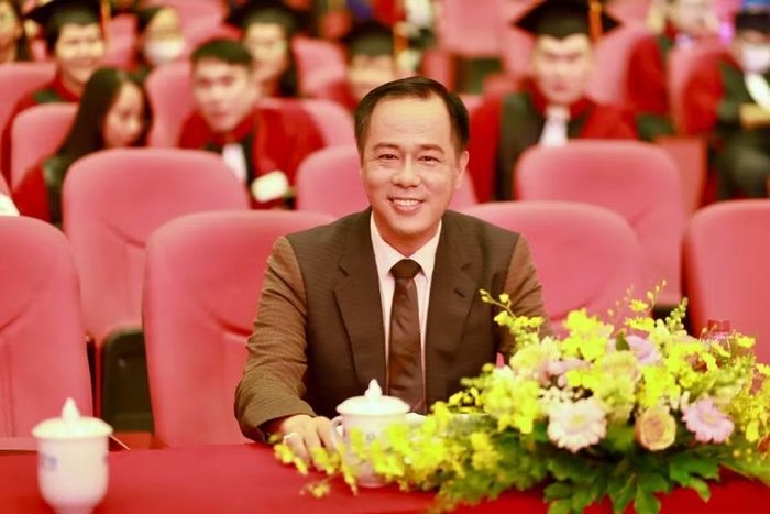 GS.TS Huỳnh Văn Sơn.