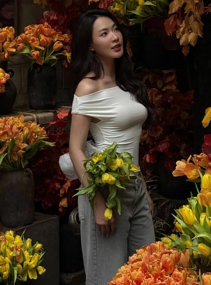 Diễn viên Minh Trang thanh lịch, dịu dàng.