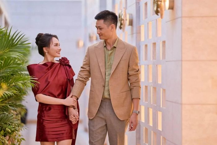 Diễn viên Bảo Thanh đăng ảnh bên chồng. Cô xúc động khi anh nói: “Chuyện nhỏ tuỳ em quyết, chuyện lớn để anh lo”.