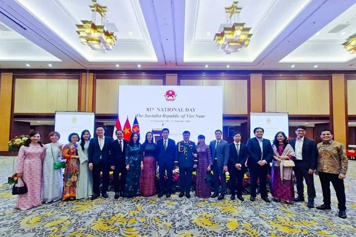 Các cán bộ, nhân viên Đại sứ quán tại buổi lễ kỷ niệm. (Nguồn: Đại sứ quán Việt Nam tại Indonesia)