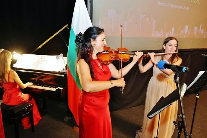 Tiết mục nghệ thuật chào mừng. (Nguồn: Đại sứ quán Việt Nam tại Bulgaria)